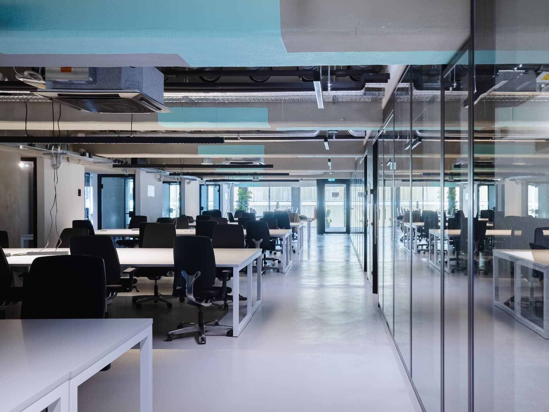 A dedicated desk in the shared workspace at The Delta Campus Berlin